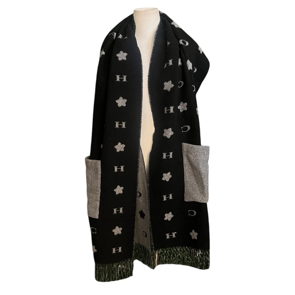 NWT Coach Stars Oversized Muffler with Pockets - Black and Gray - Picture 2 of 7